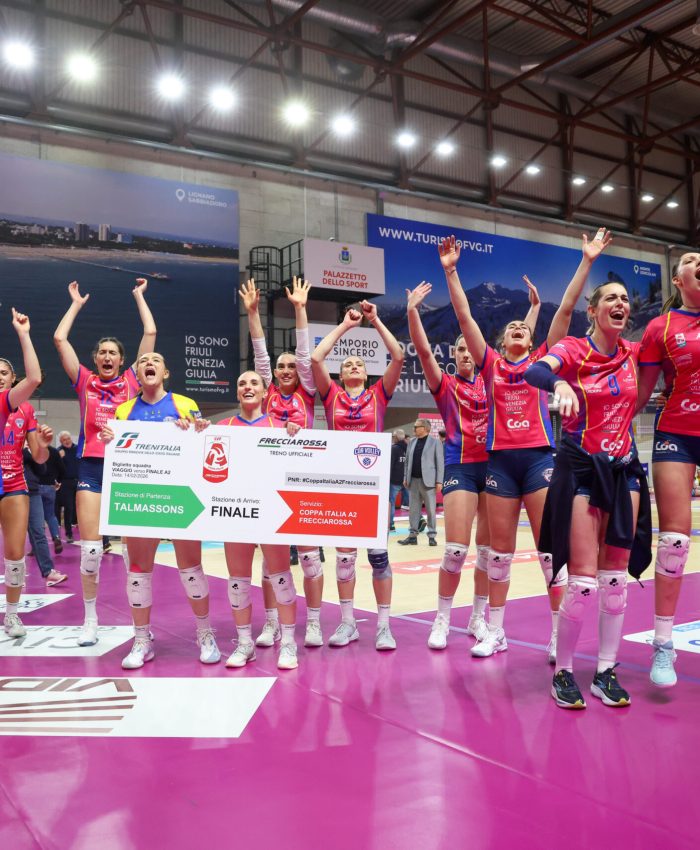 DA SX FRANCESCA SCOLA GIORGIA FROSINI BEATRICE MOLINARO AURORA CASSAN ALICE VIOLA E SILVIA LOTTI
CDA VOLLEY TALMASSONS FVG - NUVOLI ALTAFRATTE PADOVA
COPPA ITALIA PALLAVOLO SERIE A2-F 2025-26
LATISANA (UD) 14-01-2026
FOTO FILIPPO RUBIN / LVF